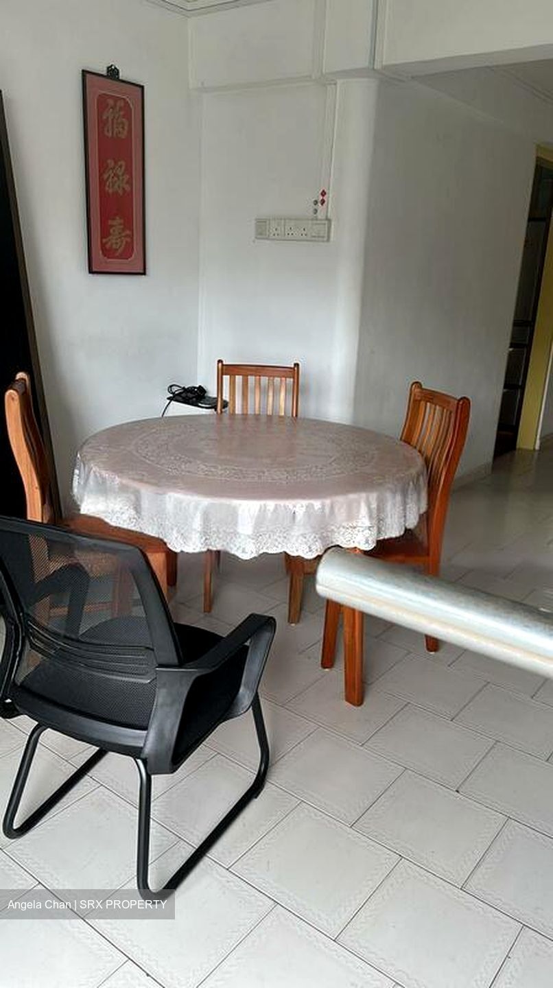 Blk 216 Jurong East Street 21 (Jurong East), HDB Executive #605500021